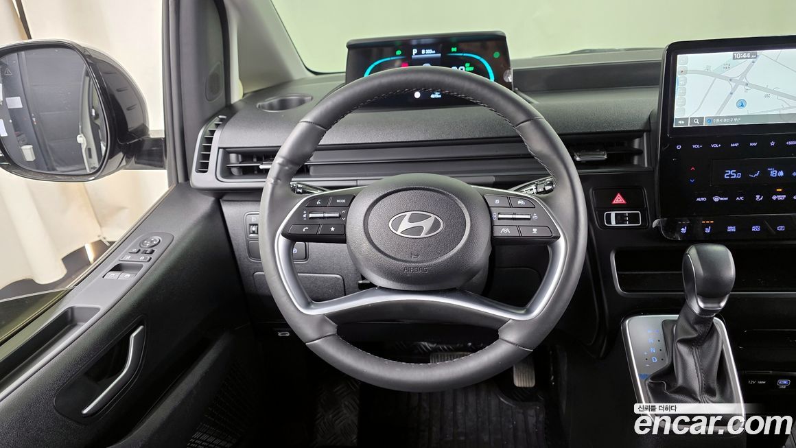 Hyundai Staria 2025