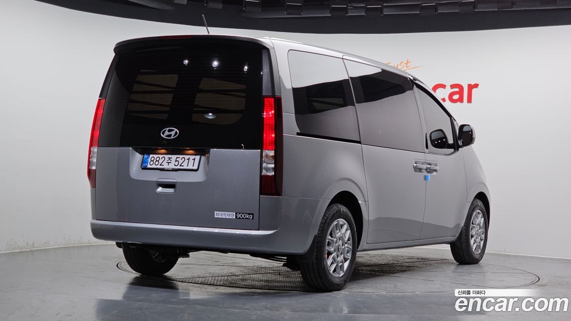 Hyundai Staria 2025