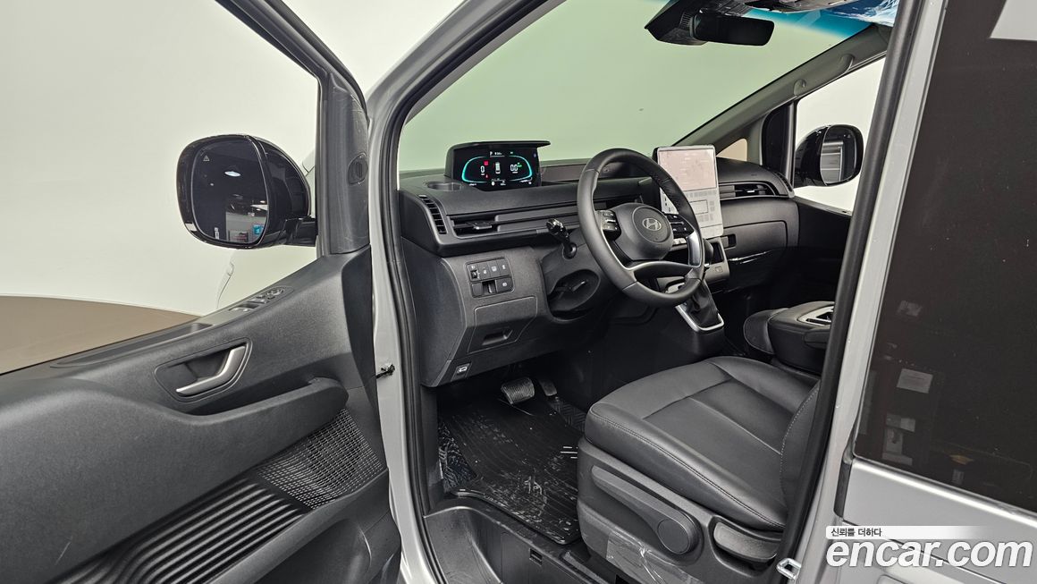 Hyundai Staria 2025