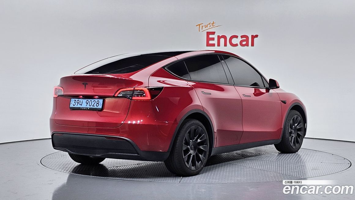 Tesla Model Y 2024