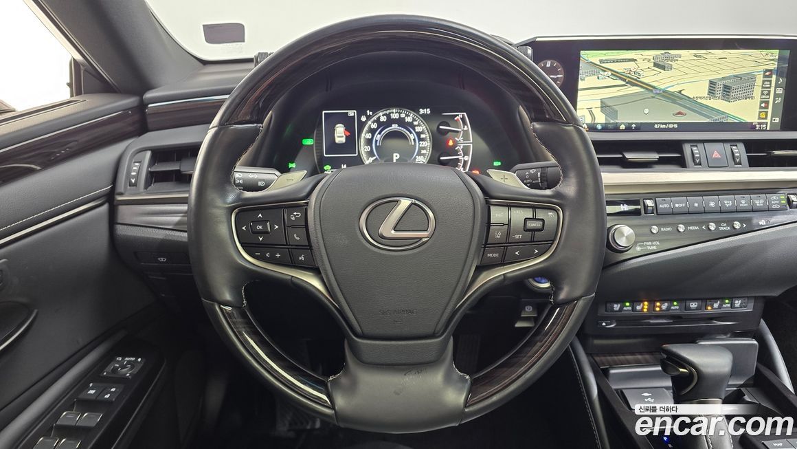 Lexus ES 2021