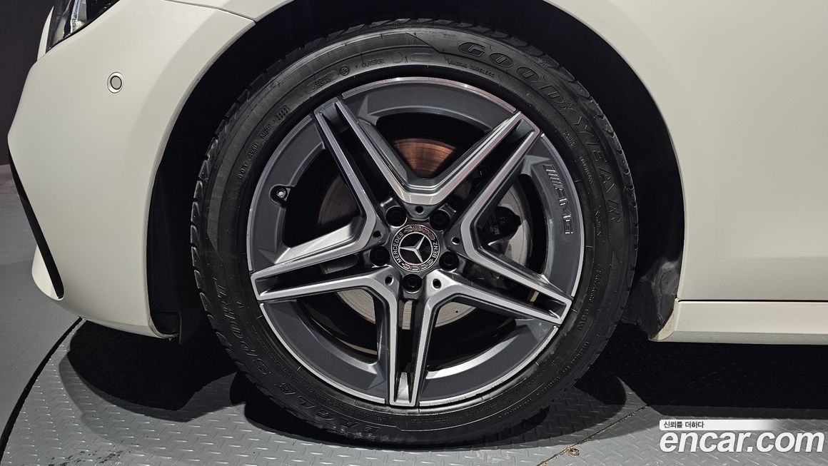 Mercedes-Benz E-Class 2023