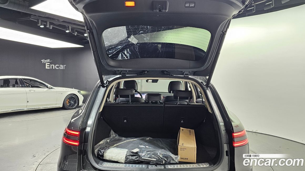 Genesis GV70 2025