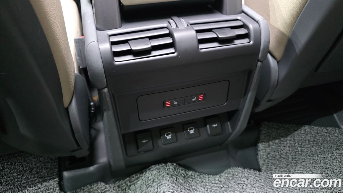 Land Rover Defender 2022