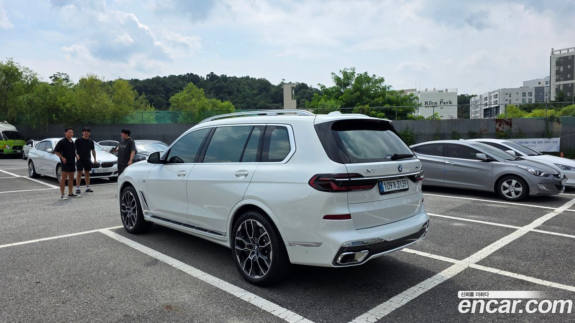 BMW X7 2025
