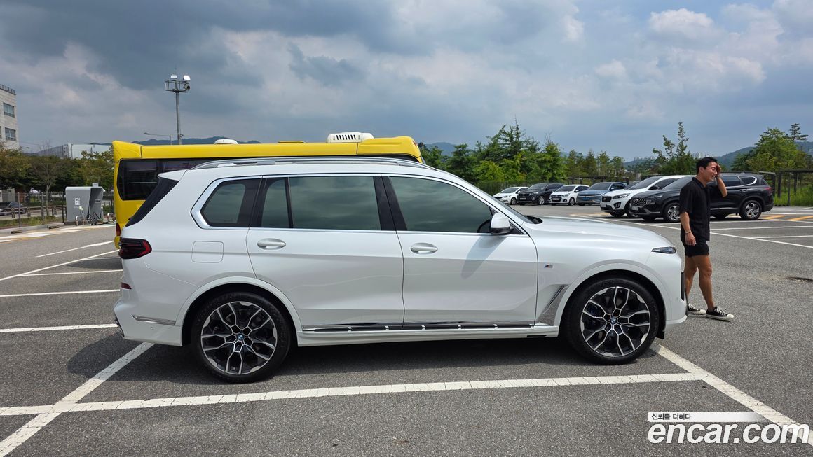 BMW X7 2025