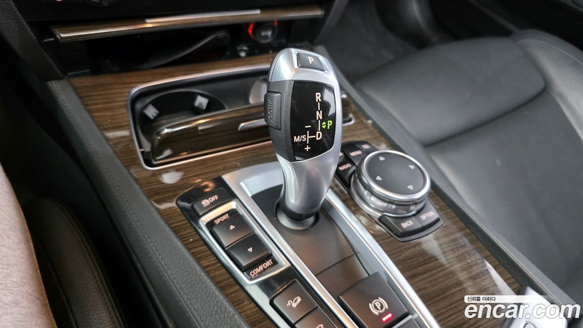 BMW 7-Series 2015