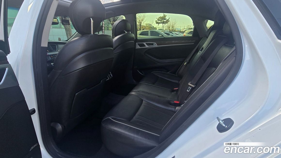 Hyundai Genesis 2015