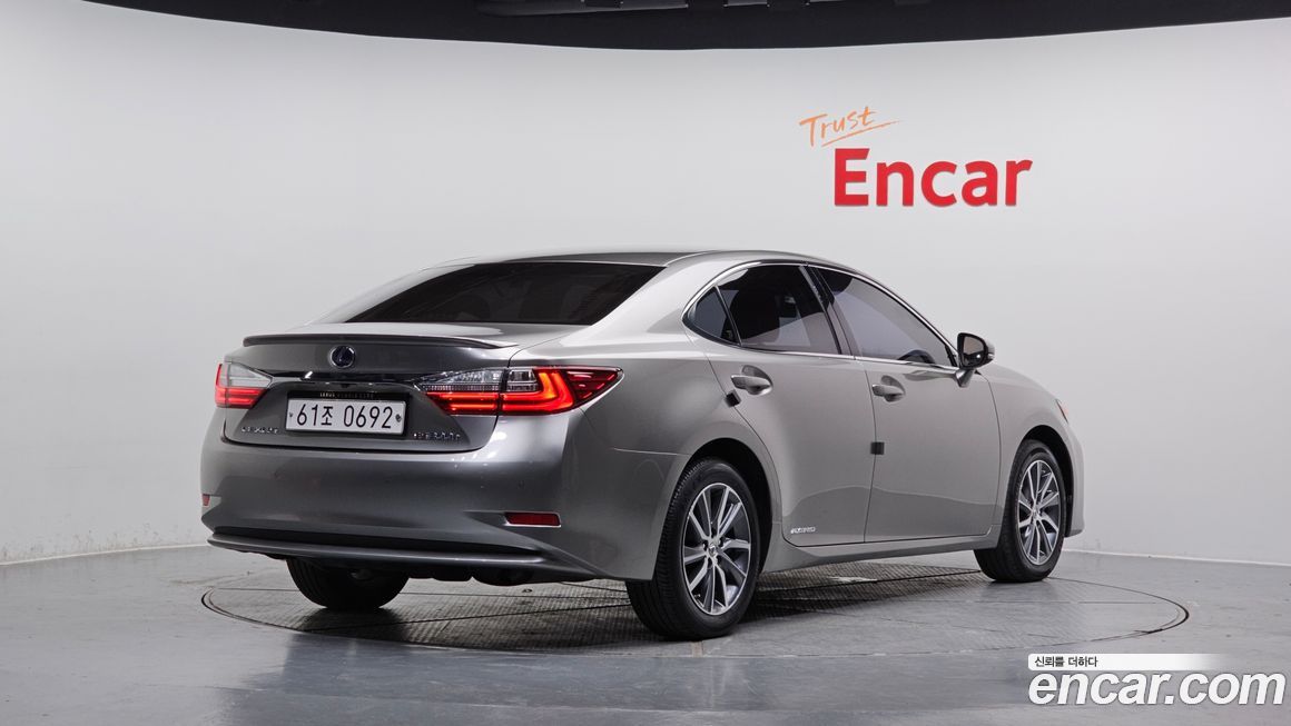 Lexus ES 2016