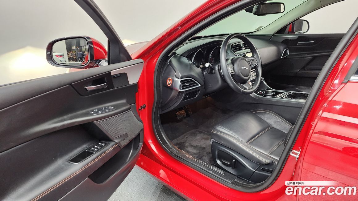 Jaguar XE 2017