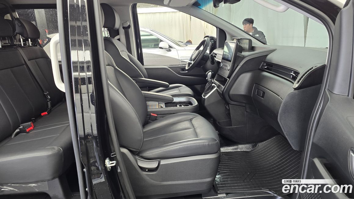 Hyundai Staria 2025