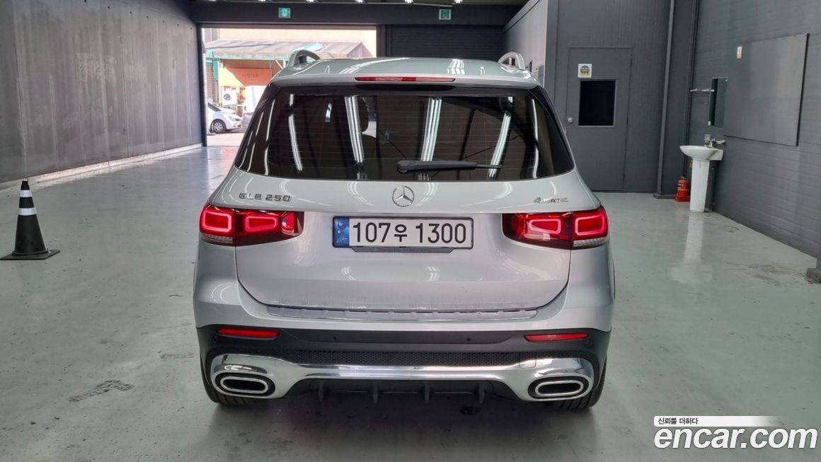 Mercedes-Benz GLB-Class 2020