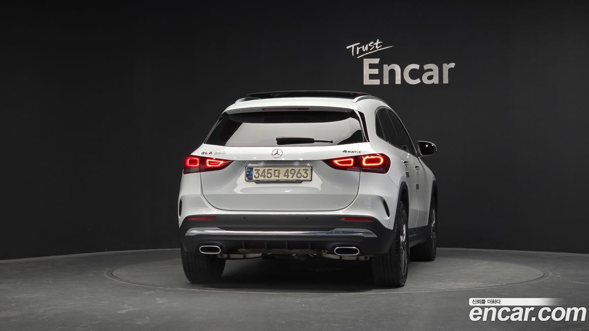 Mercedes-Benz GLA-Class 2021