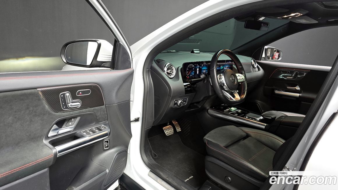 Mercedes-Benz GLA-Class 2021