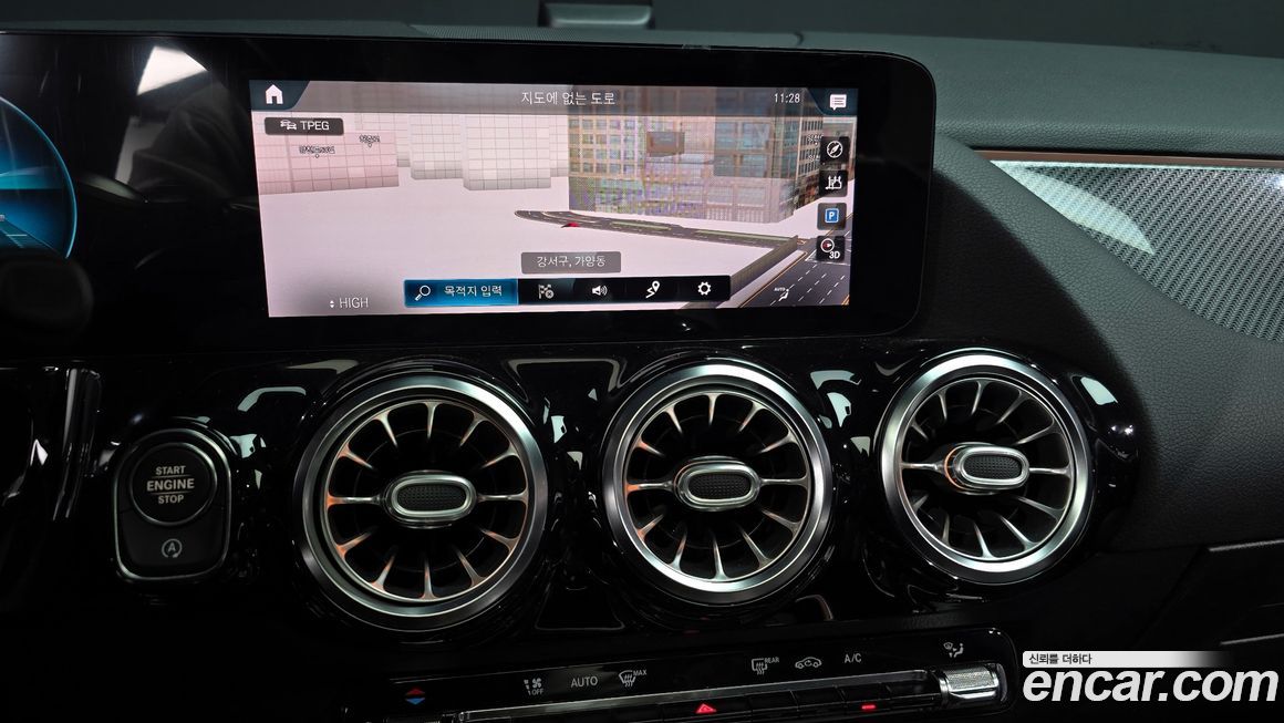 Mercedes-Benz GLA-Class 2021