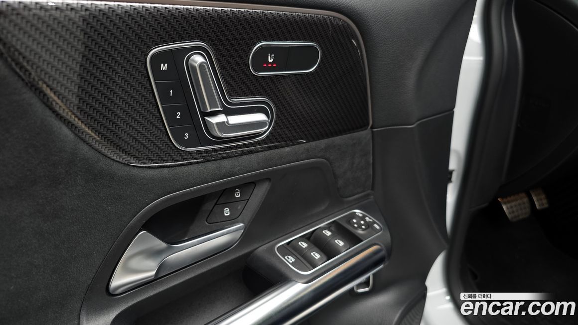 Mercedes-Benz GLA-Class 2021