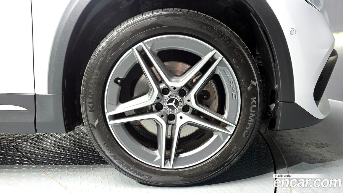 Mercedes-Benz GLA-Class 2021