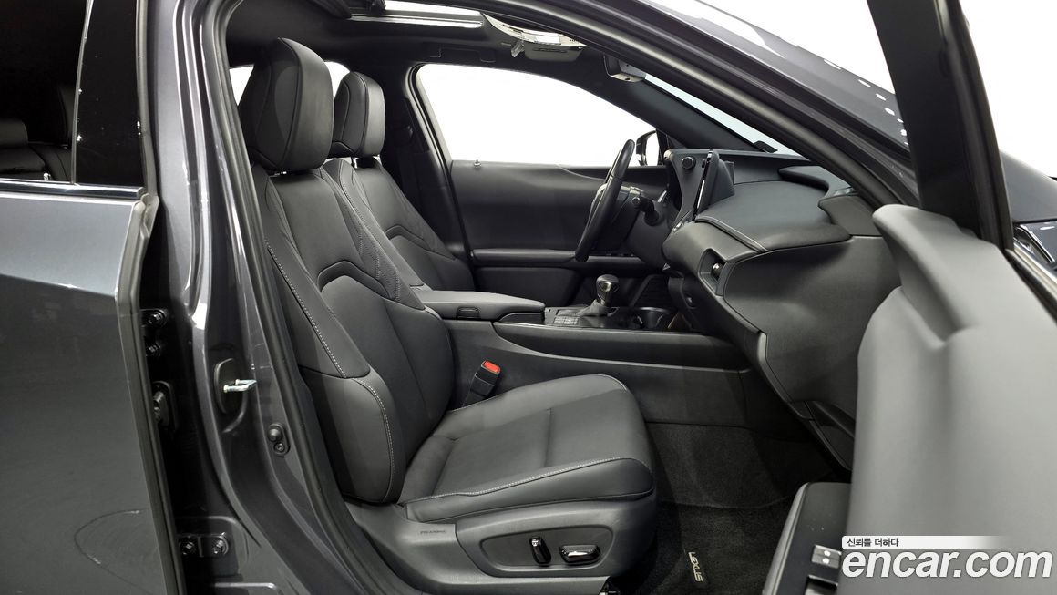 Lexus UX 2024