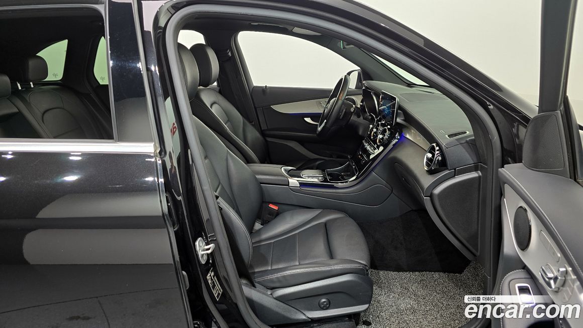 Mercedes-Benz GLC-Class 2021