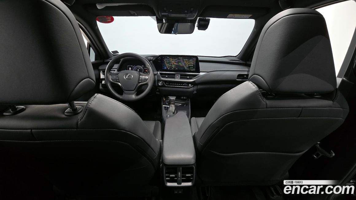 Lexus UX 2024