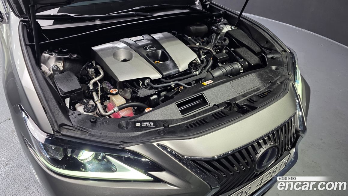 Lexus ES 2019
