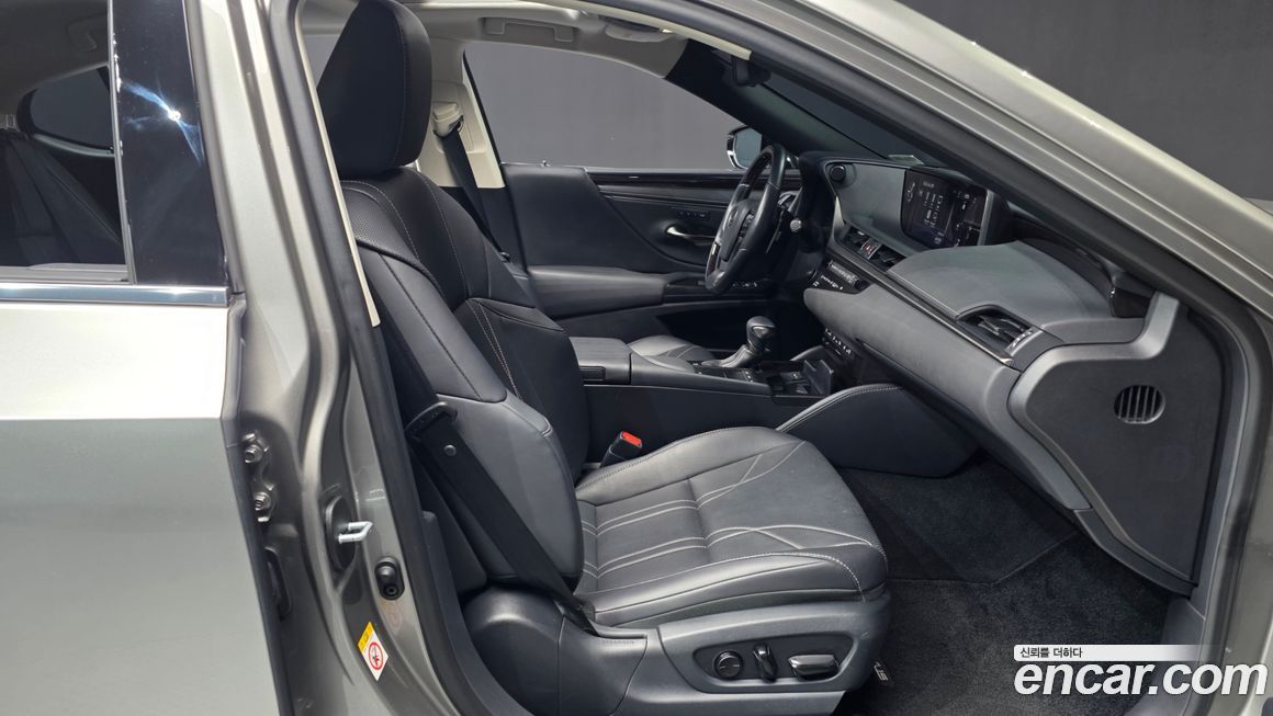 Lexus ES 2019