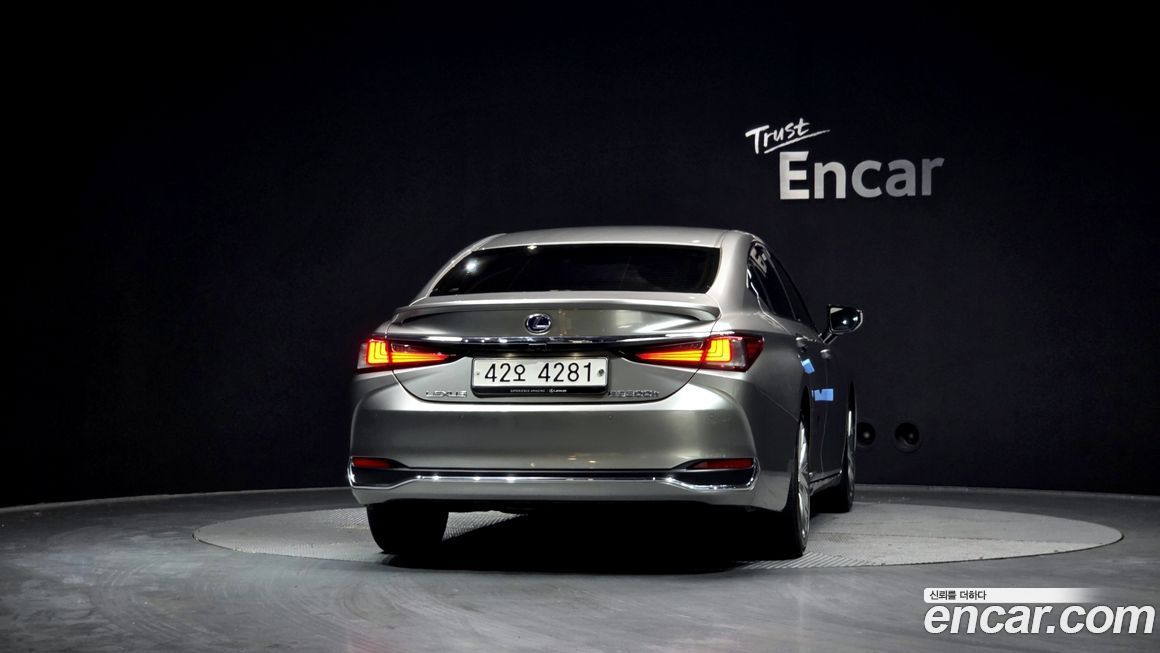 Lexus ES 2019