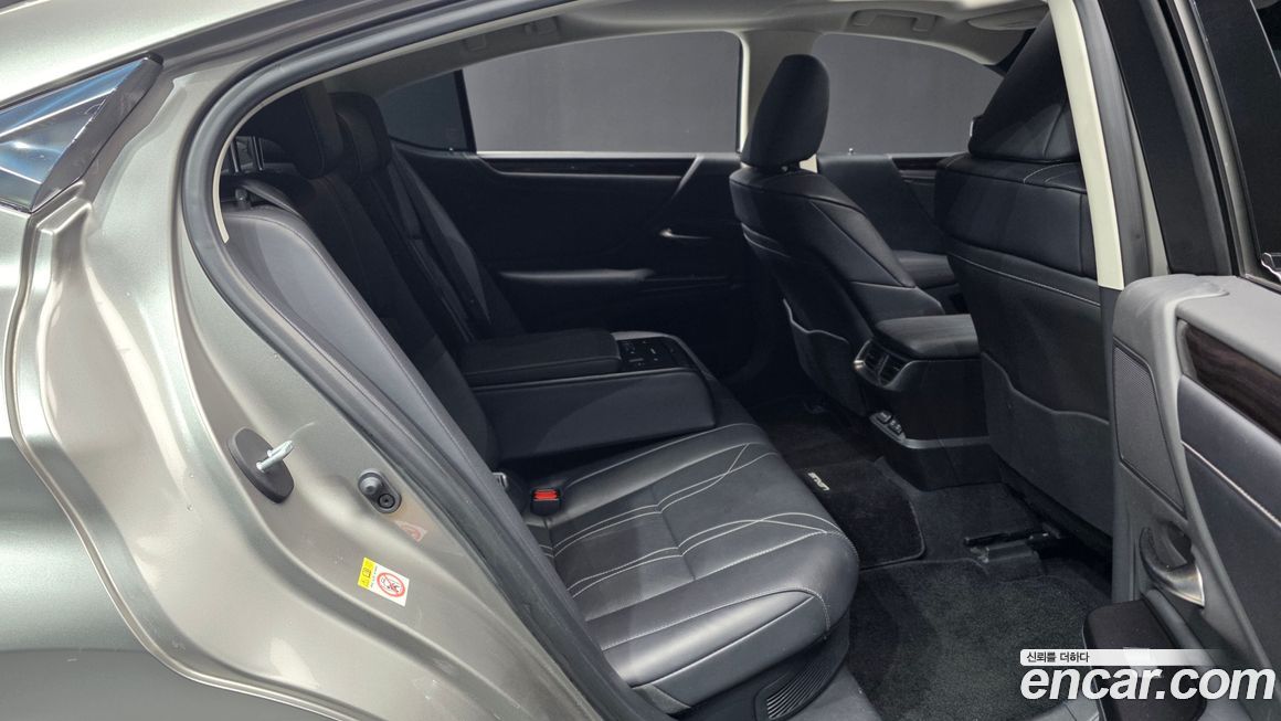 Lexus ES 2019
