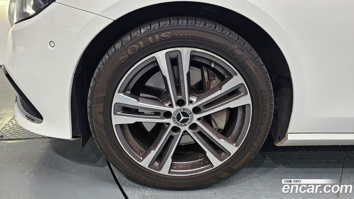 Mercedes-Benz E-Class 2022