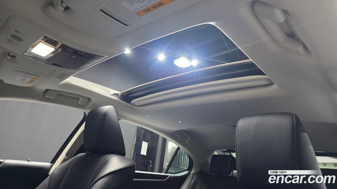 Lexus ES 2019