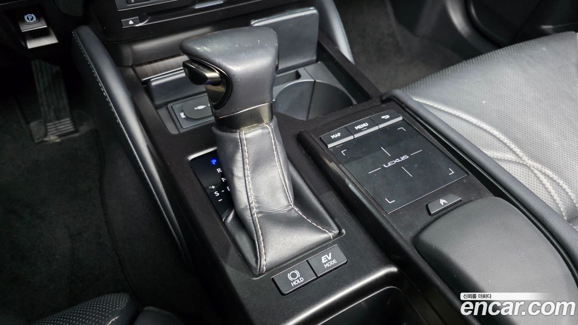 Lexus ES 2019