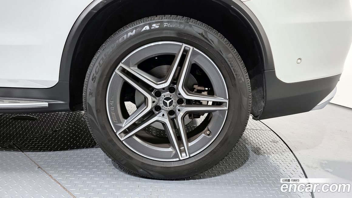 Mercedes-Benz GLC-Class 2021