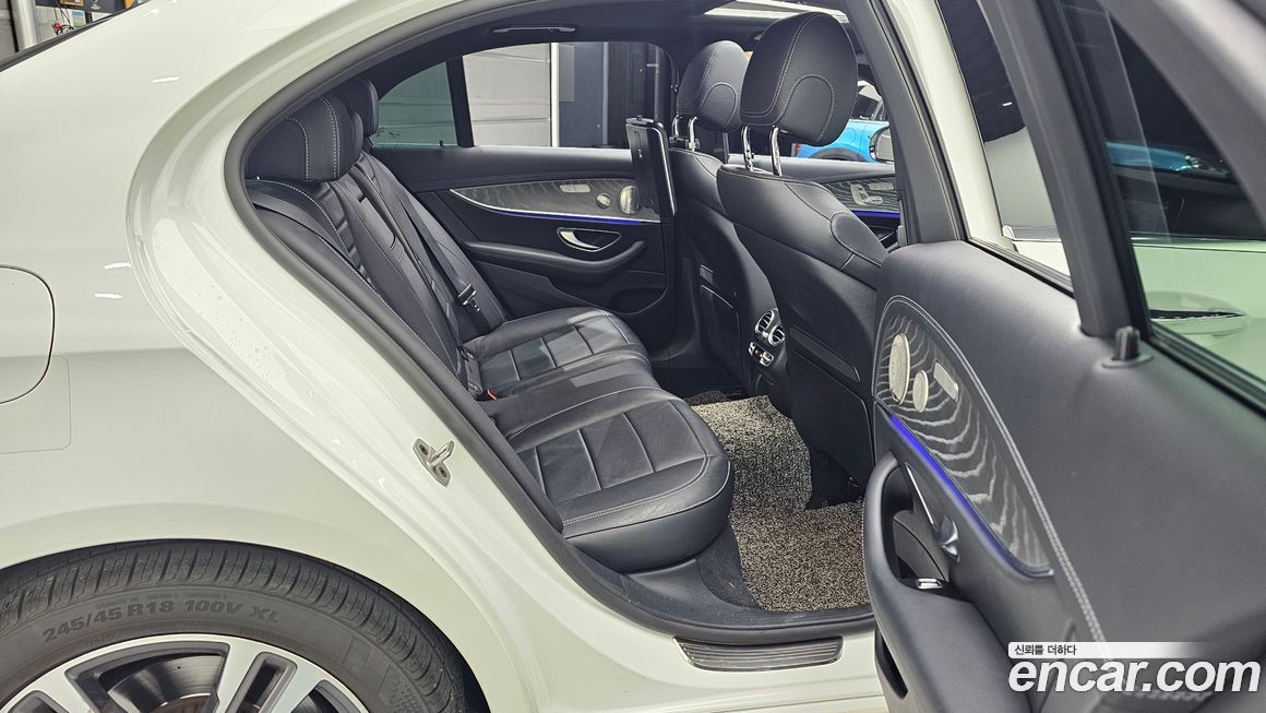 Mercedes-Benz E-Class 2022