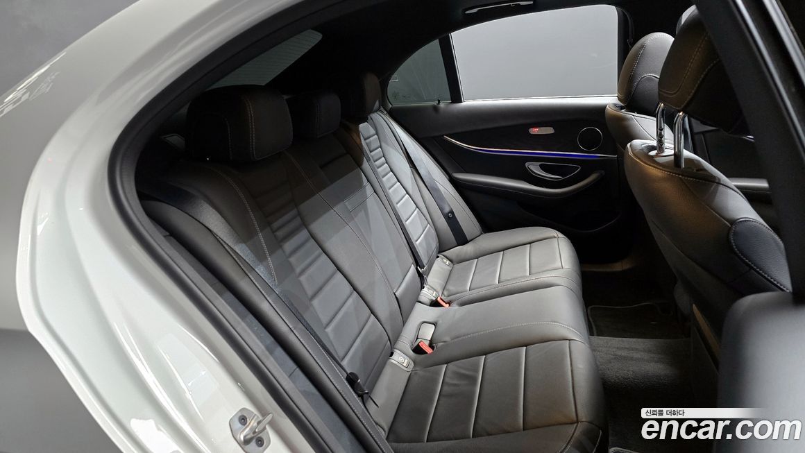 Mercedes-Benz E-Class 2022