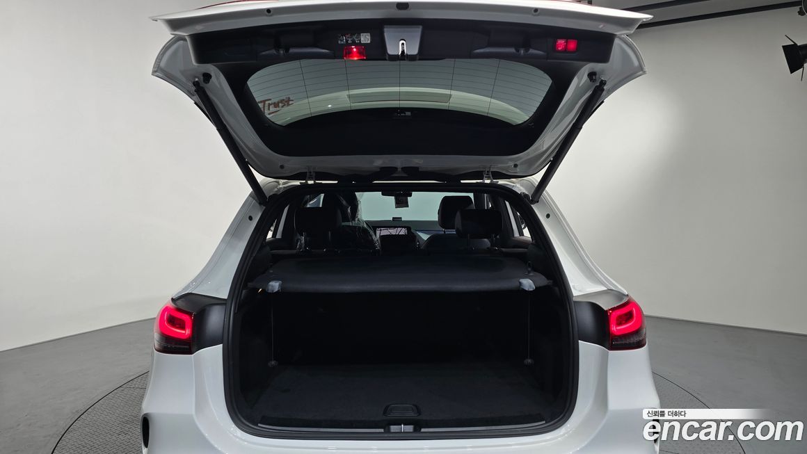 Mercedes-Benz GLA-Class 2023