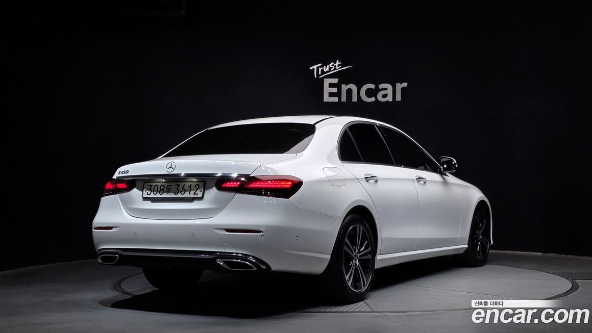 Mercedes-Benz E-Class 2022