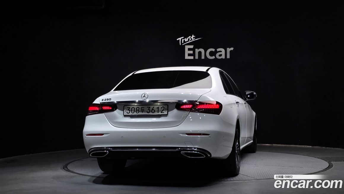 Mercedes-Benz E-Class 2022