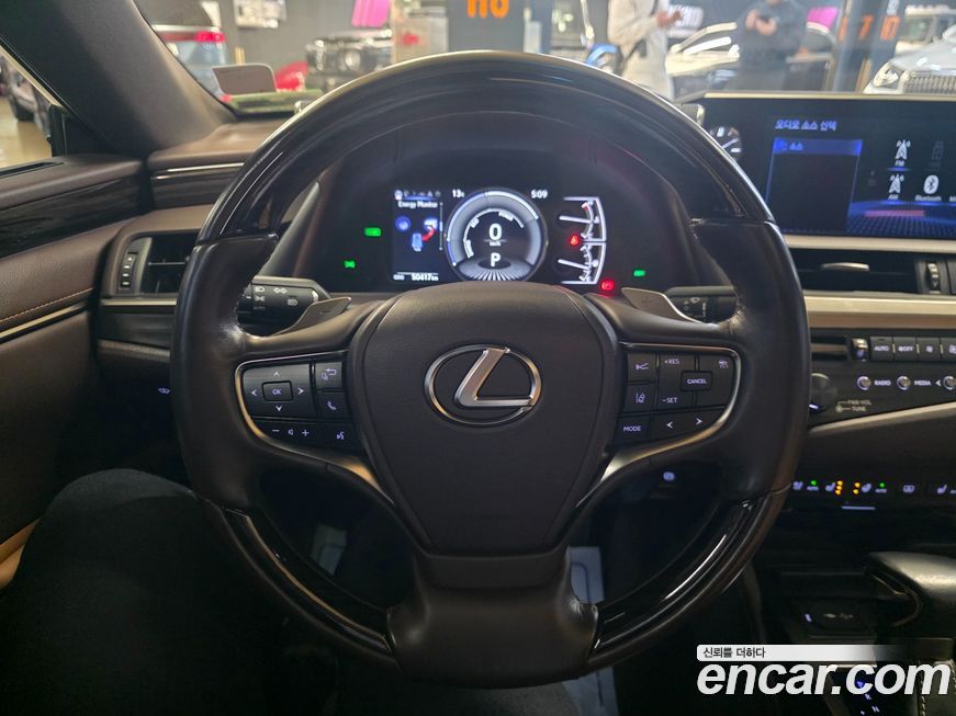 Lexus ES 2020