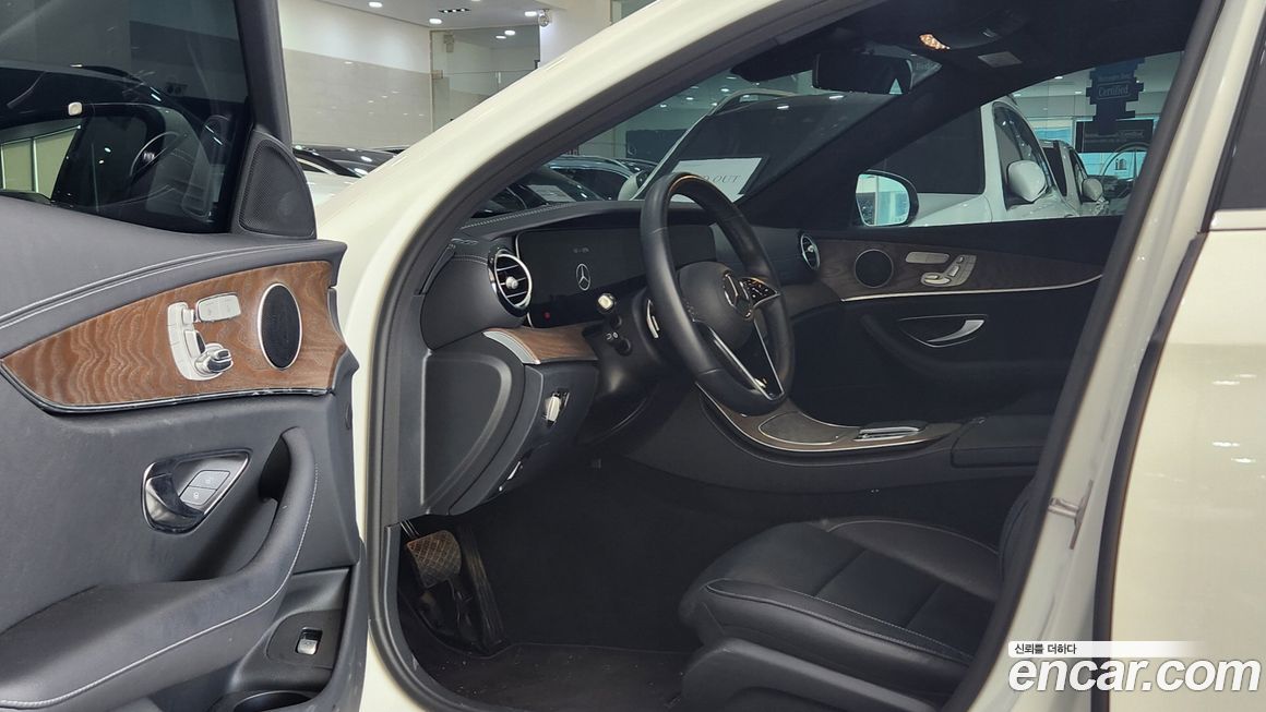 Mercedes-Benz E-Class 2022