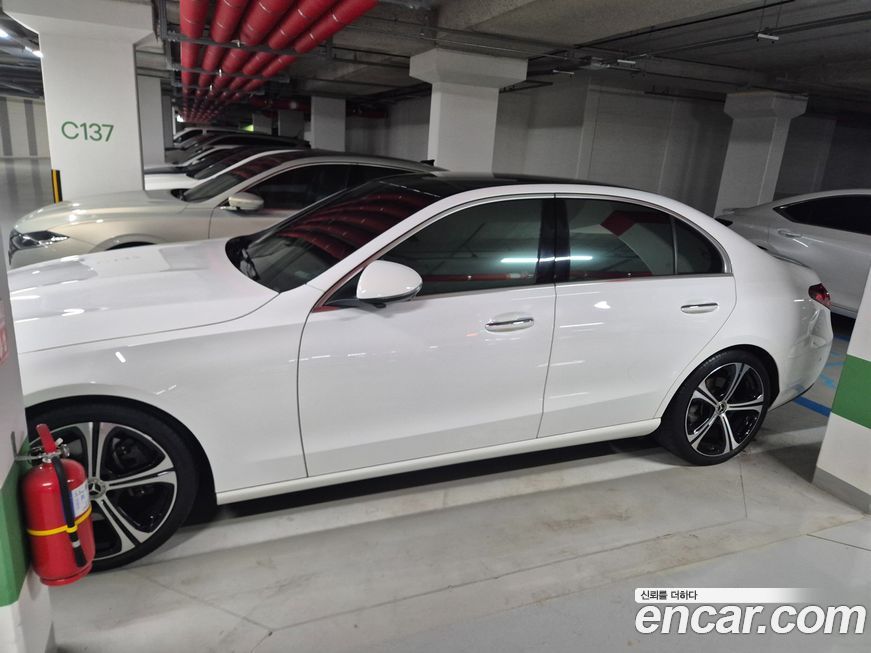 Mercedes-Benz C-Class 2024