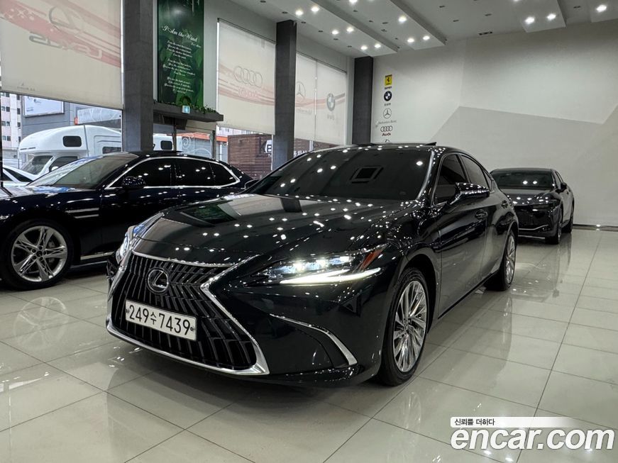 Lexus ES 2025