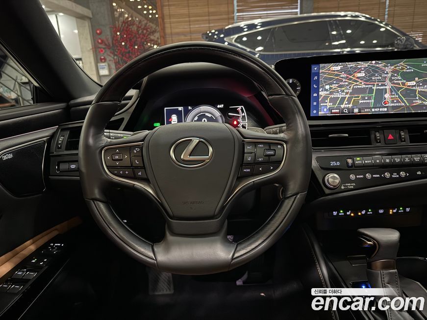 Lexus ES 2025