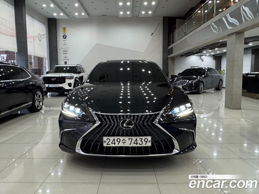Lexus ES 2025