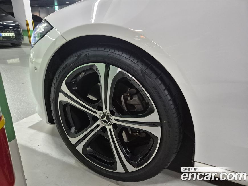 Mercedes-Benz C-Class 2024