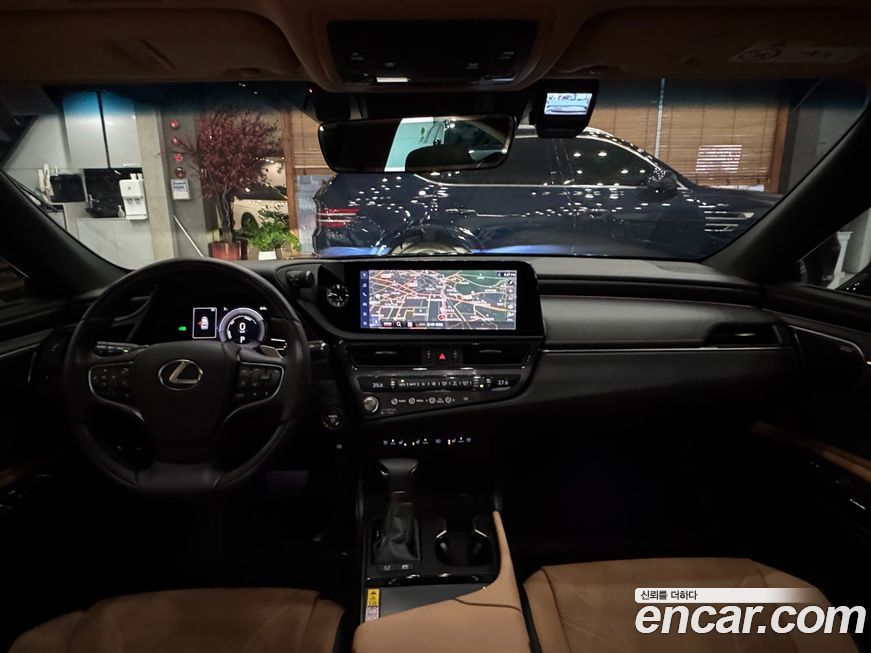 Lexus ES 2025