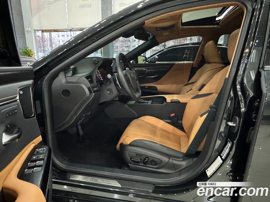 Lexus ES 2025