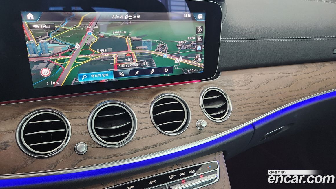 Mercedes-Benz E-Class 2022