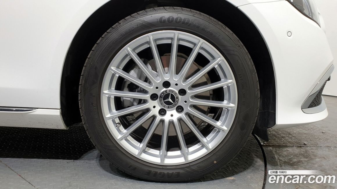 Mercedes-Benz E-Class 2022