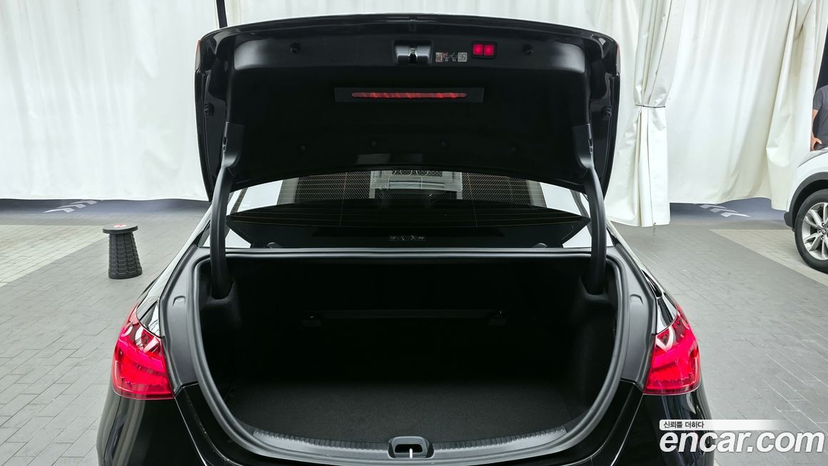 Mercedes-Benz C-Class 2024