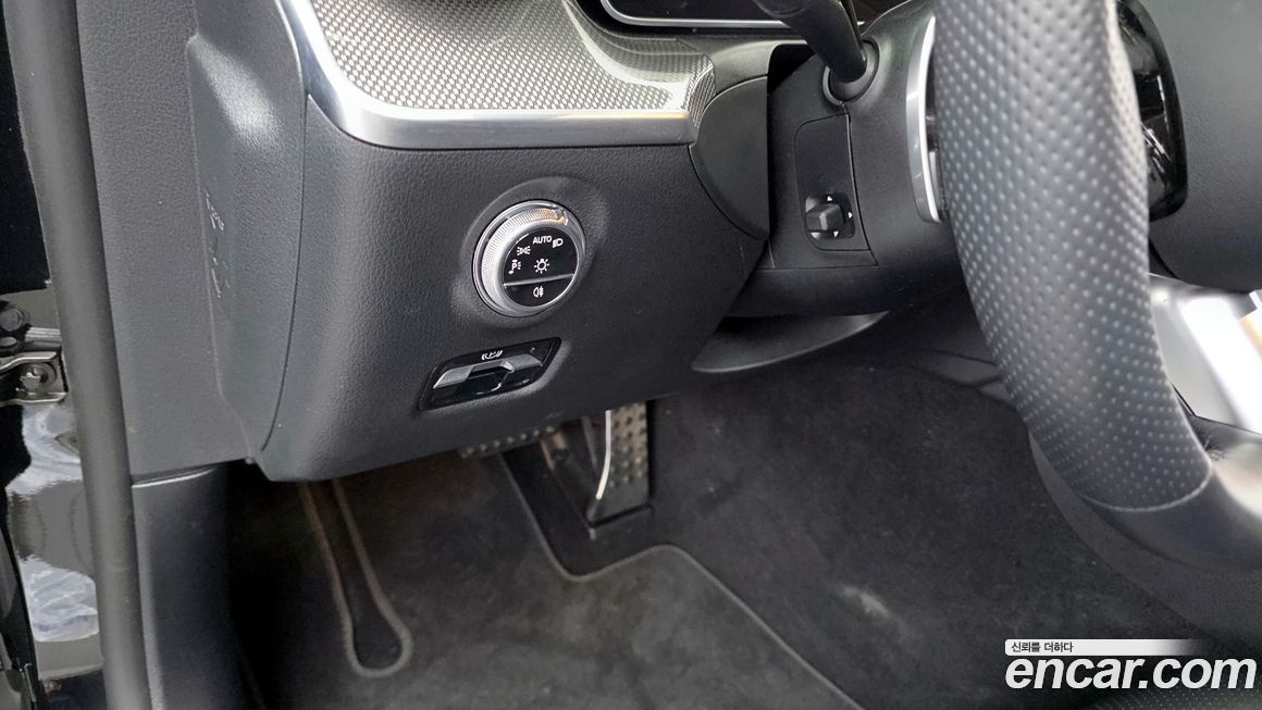 Mercedes-Benz C-Class 2024